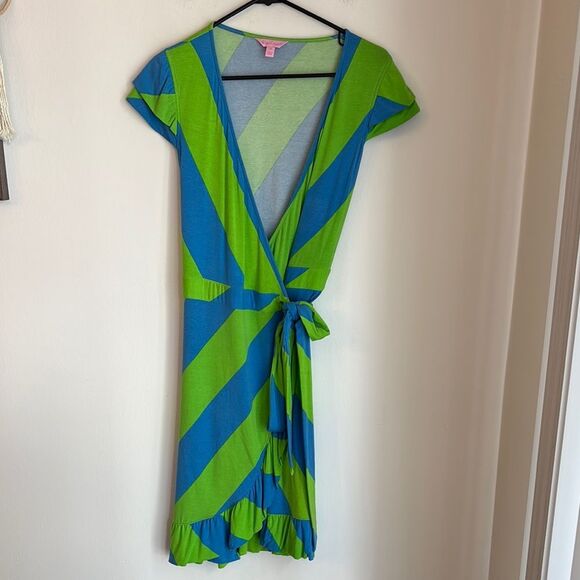 Lilly Pulitzer Dresses & Skirts - Lilly Pulitzer Women Green Blue Asymmetrical short sleeve  Wrap Dress medium EUC